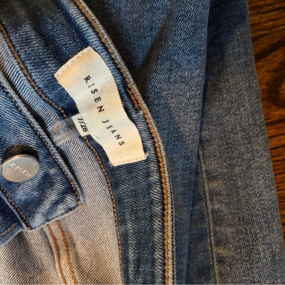 Risen Wide-Leg Jeans - Picture 4 of 4